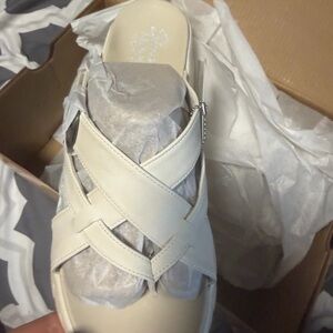 Skechers Women's Cream Cross-Strap Sandals